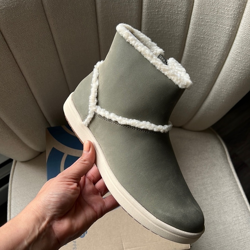 Clarks CloudSteppers Ankle Booties 6W Olive Slip on Suede Booties